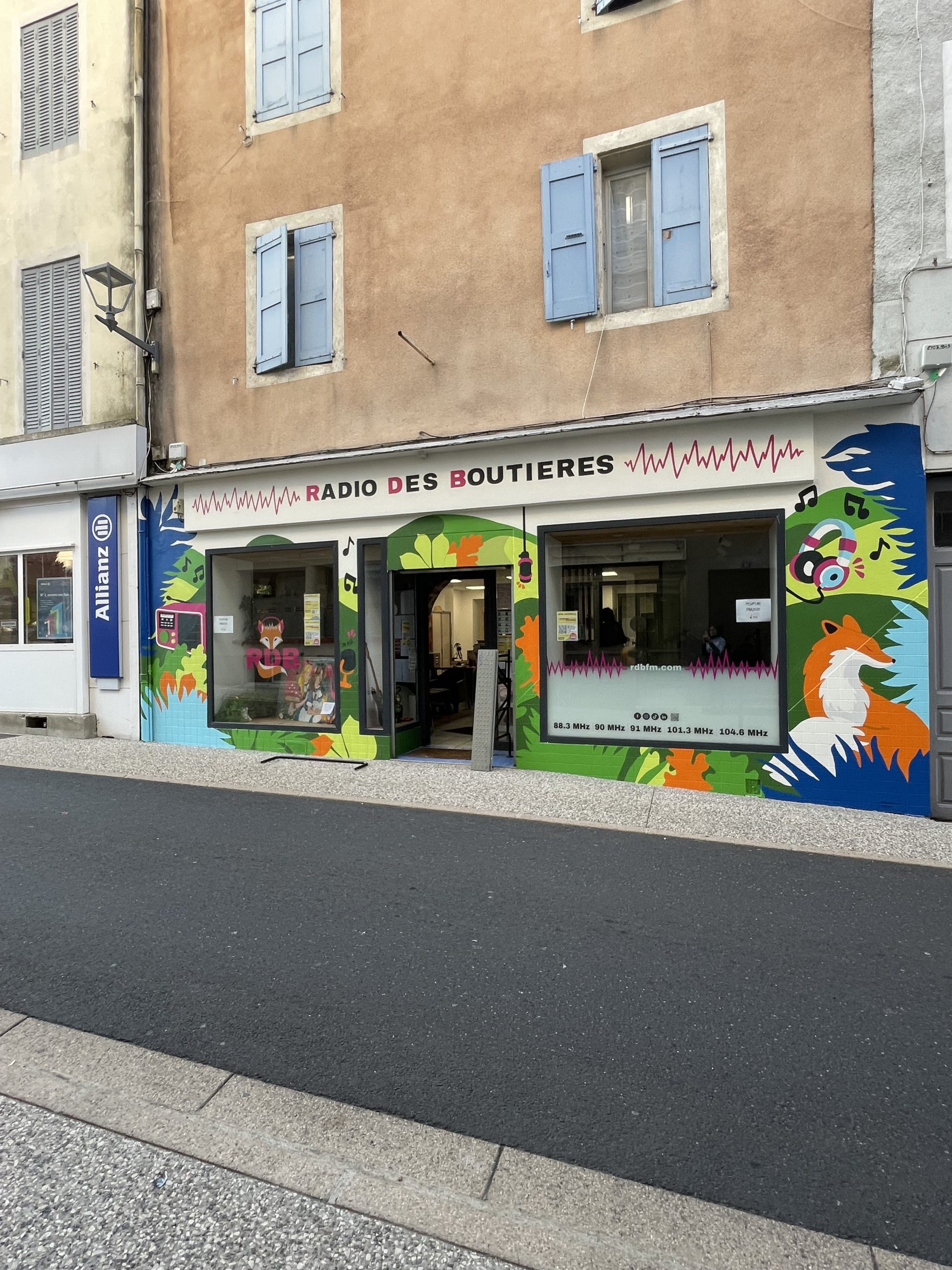 Fresque façade extérieur  Fresque Radio des Boutières après